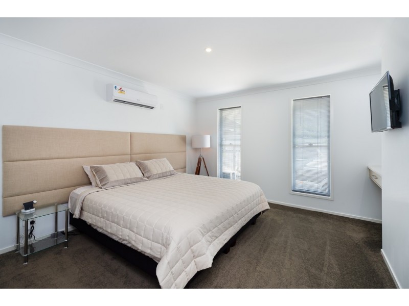 2 South Quay Drive, Biggera Waters QLD 4216