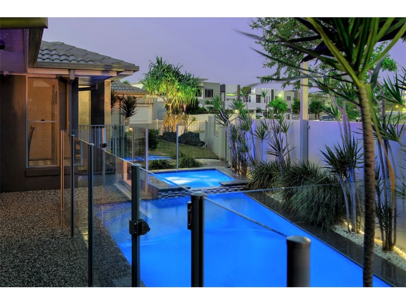 2 South Quay Drive, Biggera Waters QLD 4216