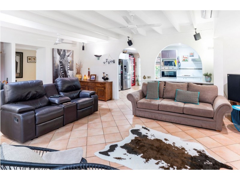 11 Eingana Street, Hope Island QLD 4212