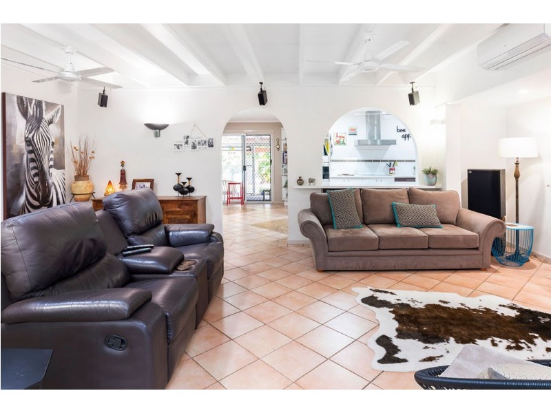 11 Eingana Street, Hope Island QLD 4212