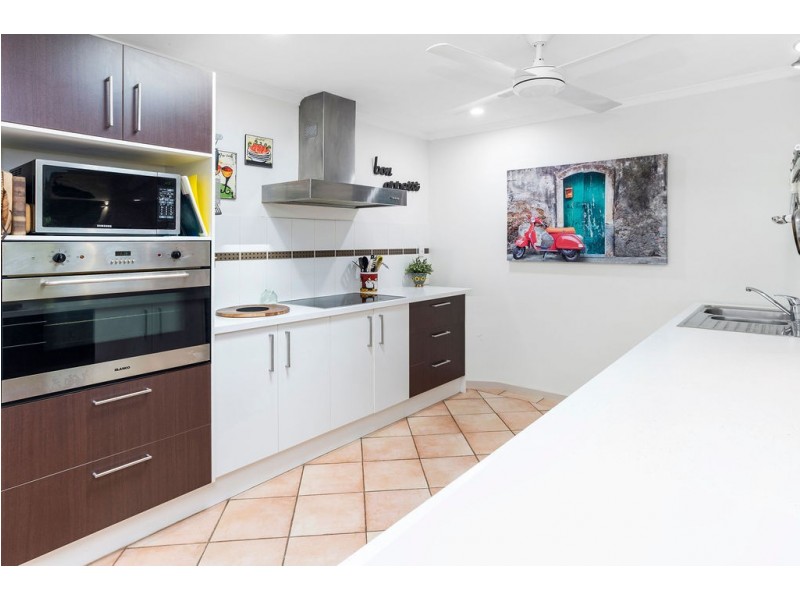 11 Eingana Street, Hope Island QLD 4212