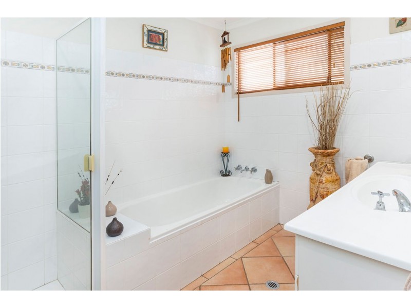 11 Eingana Street, Hope Island QLD 4212