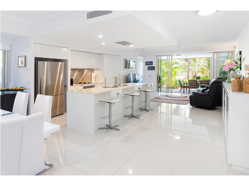1736/1 Rialto Quay Drive, Hope Island QLD 4212