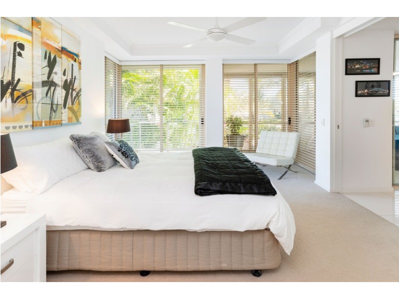 1736/1 Rialto Quay Drive, Hope Island QLD 4212