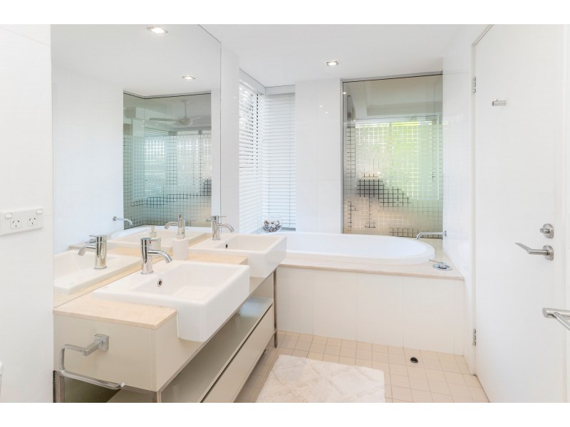 1736/1 Rialto Quay Drive, Hope Island QLD 4212