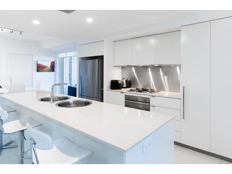 1736/1 Rialto Quay Drive, Hope Island QLD 4212