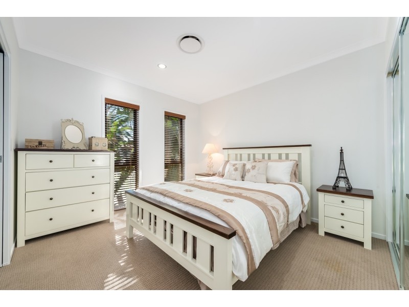 2136 Beaufort Way, Hope Island QLD 4212