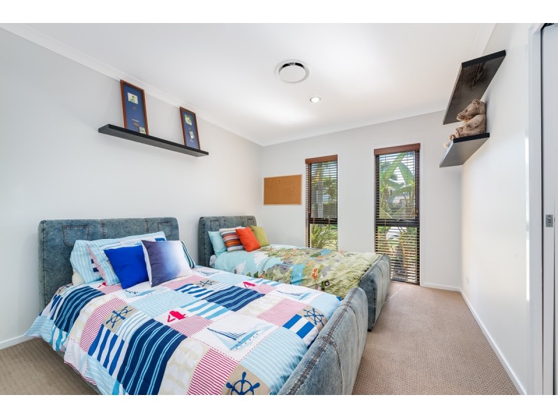 2136 Beaufort Way, Hope Island QLD 4212