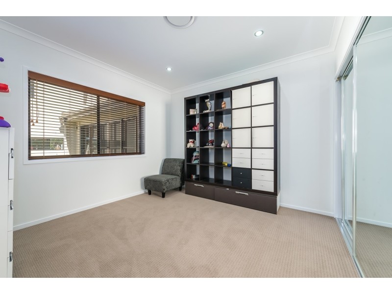 2136 Beaufort Way, Hope Island QLD 4212
