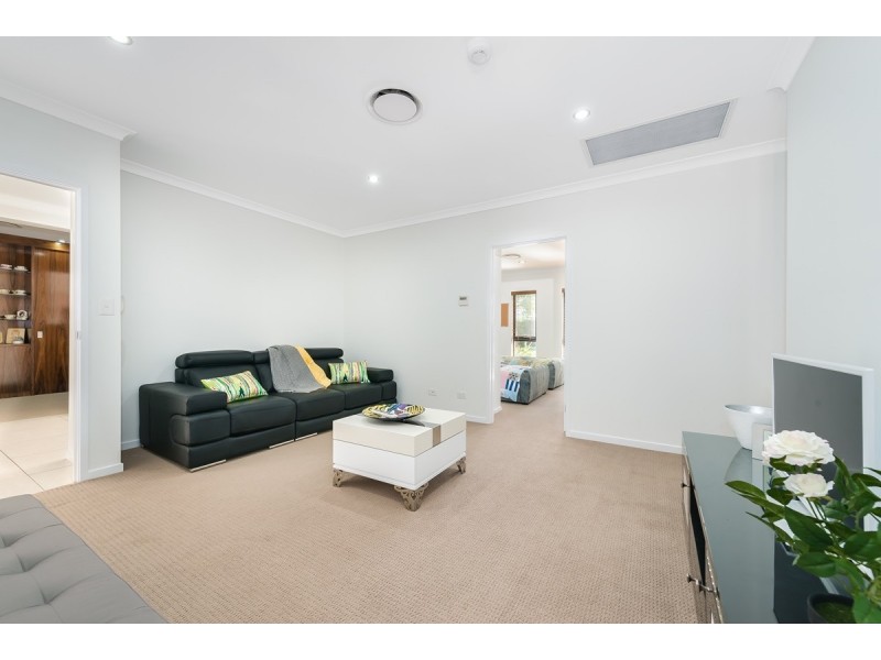 2136 Beaufort Way, Hope Island QLD 4212