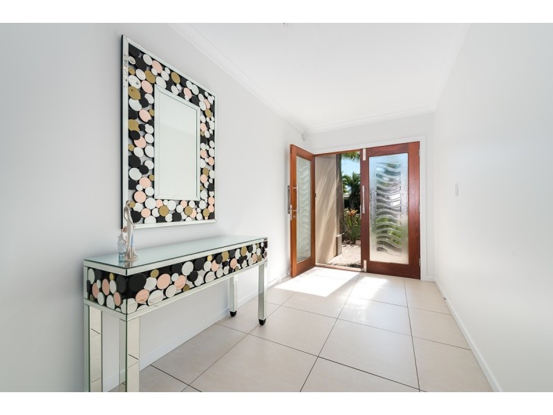 2136 Beaufort Way, Hope Island QLD 4212