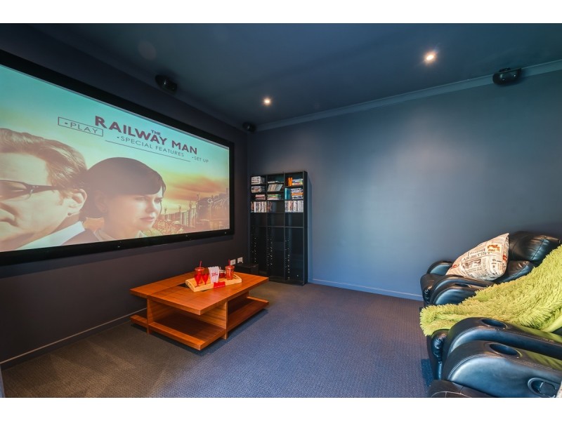 2136 Beaufort Way, Hope Island QLD 4212