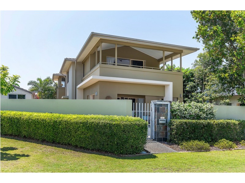 6102 The Lakes Drive, Hope Island QLD 4212