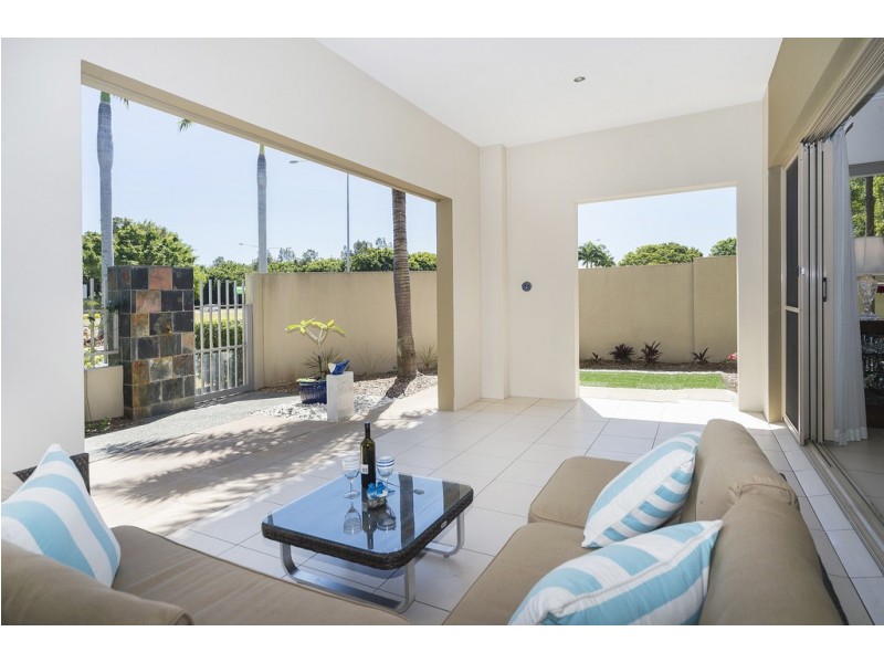 6102 The Lakes Drive, Hope Island QLD 4212