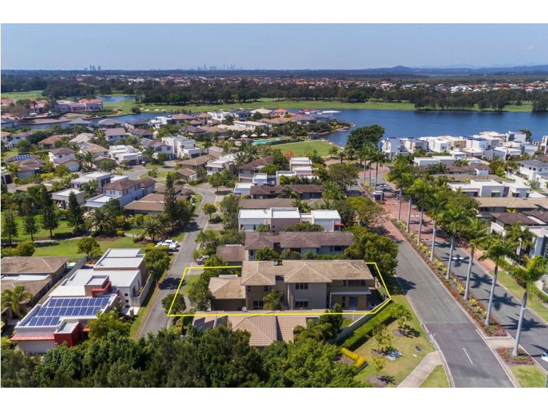 6102 The Lakes Drive, Hope Island QLD 4212