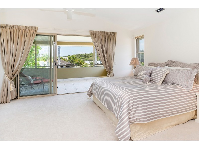 6102 The Lakes Drive, Hope Island QLD 4212