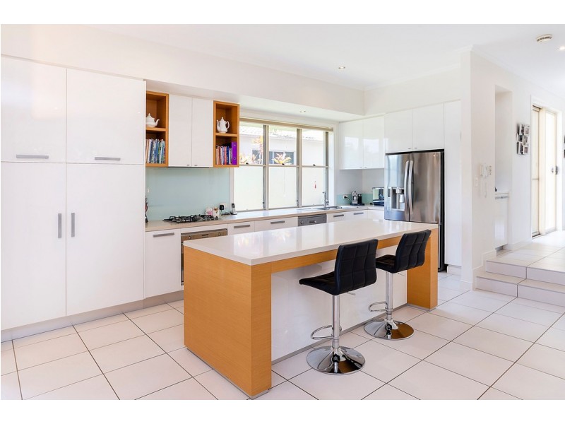 6102 The Lakes Drive, Hope Island QLD 4212