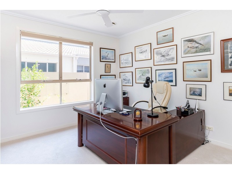 6102 The Lakes Drive, Hope Island QLD 4212