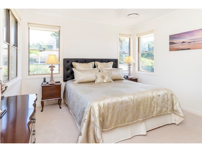 6102 The Lakes Drive, Hope Island QLD 4212