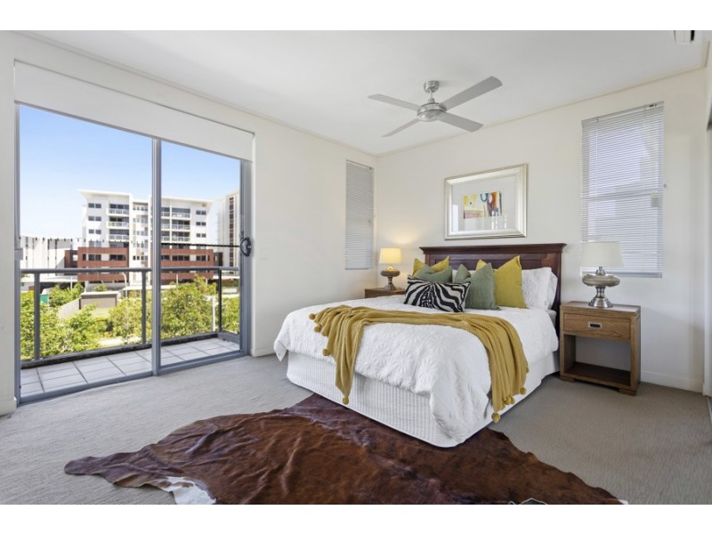 737/64-66 Sickle Avenue, Hope Island QLD 4212
