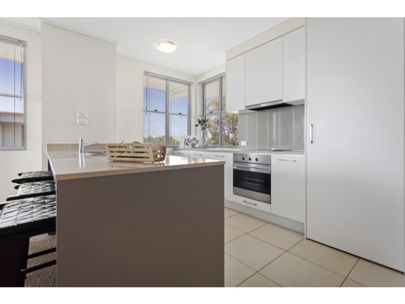 737/64-66 Sickle Avenue, Hope Island QLD 4212