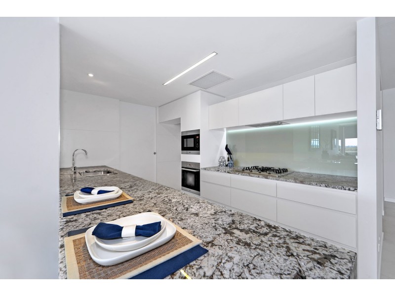 3502/4 Marina Promenade, Paradise Point QLD 4216