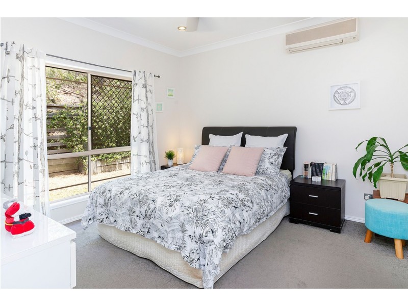 12 Winslow Court, Oxenford QLD 4210