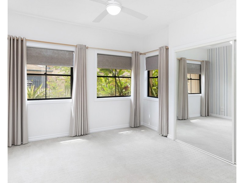 3297 Palladian Drive, Hope Island QLD 4212