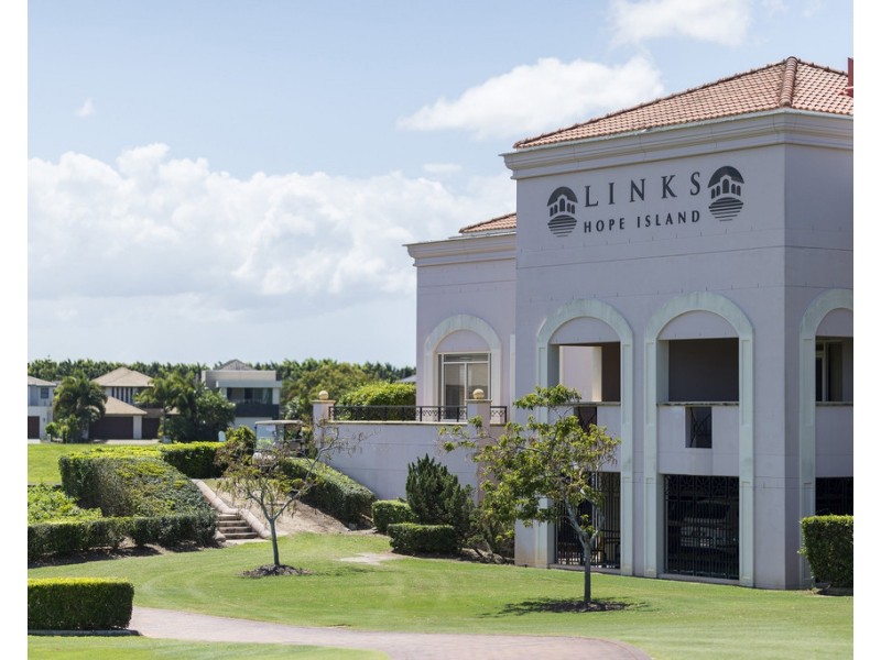 3297 Palladian Drive, Hope Island QLD 4212