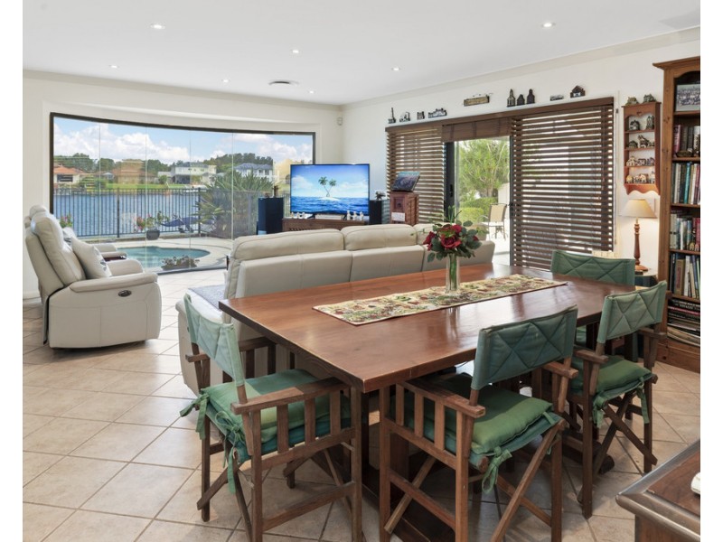 37 Glenwater Crescent Monterey Keys, Helensvale QLD 4212