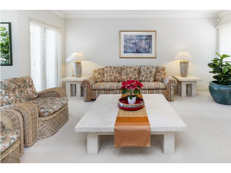 8118 Magnolia Gardens Court, Hope Island QLD 4212