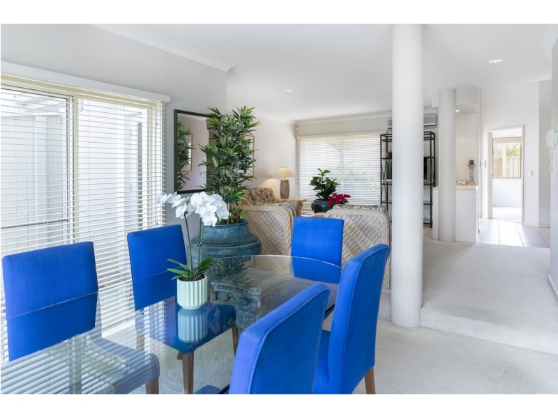 8118 Magnolia Gardens Court, Hope Island QLD 4212