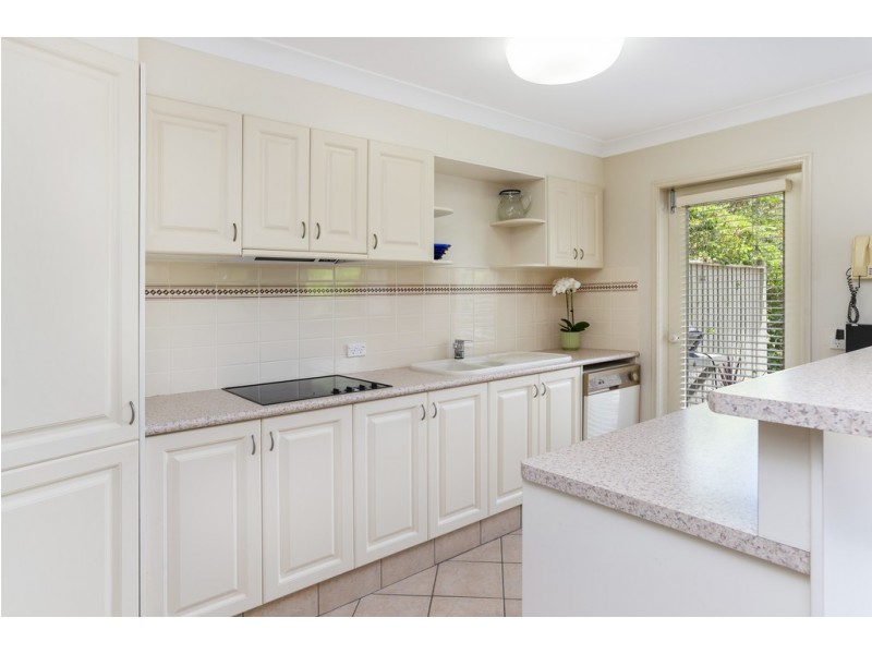 8118 Magnolia Gardens Court, Hope Island QLD 4212