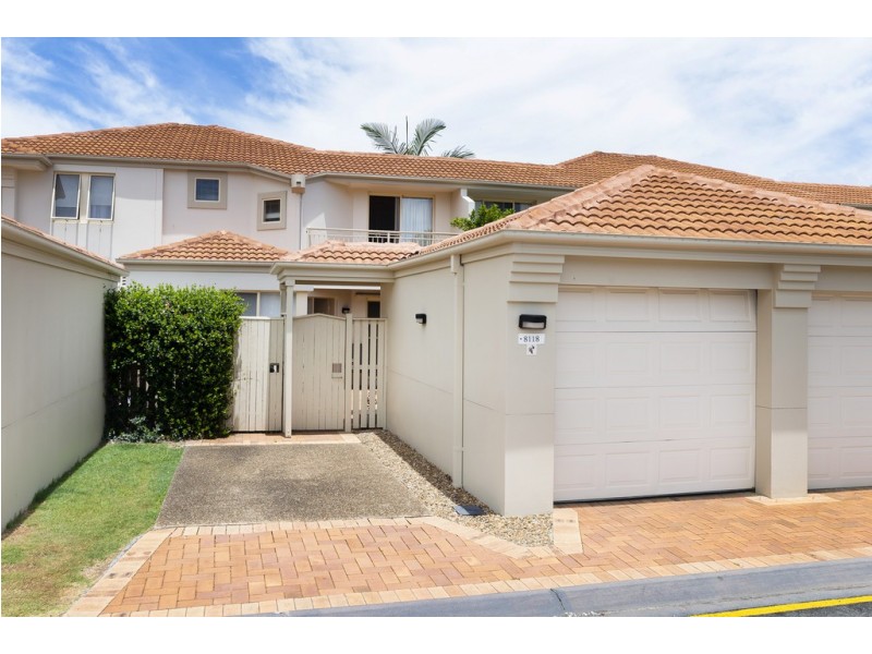 8118 Magnolia Gardens Court, Hope Island QLD 4212