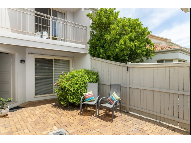 8118 Magnolia Gardens Court, Hope Island QLD 4212