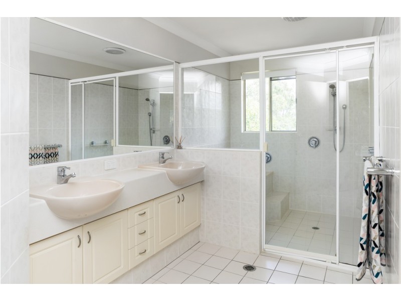 8118 Magnolia Gardens Court, Hope Island QLD 4212