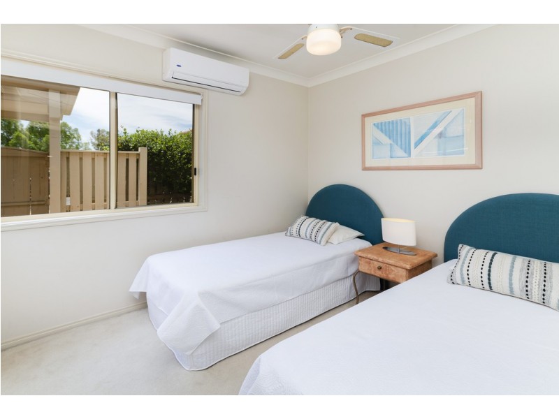 8118 Magnolia Gardens Court, Hope Island QLD 4212