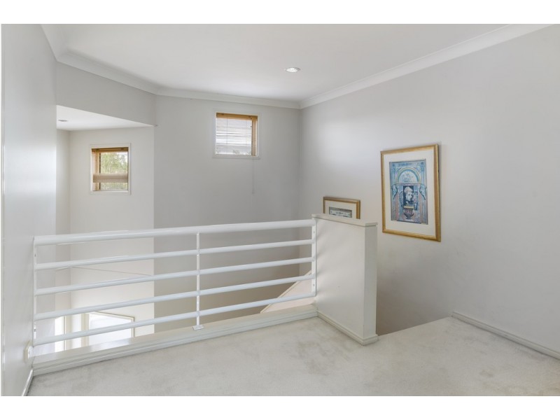 8118 Magnolia Gardens Court, Hope Island QLD 4212