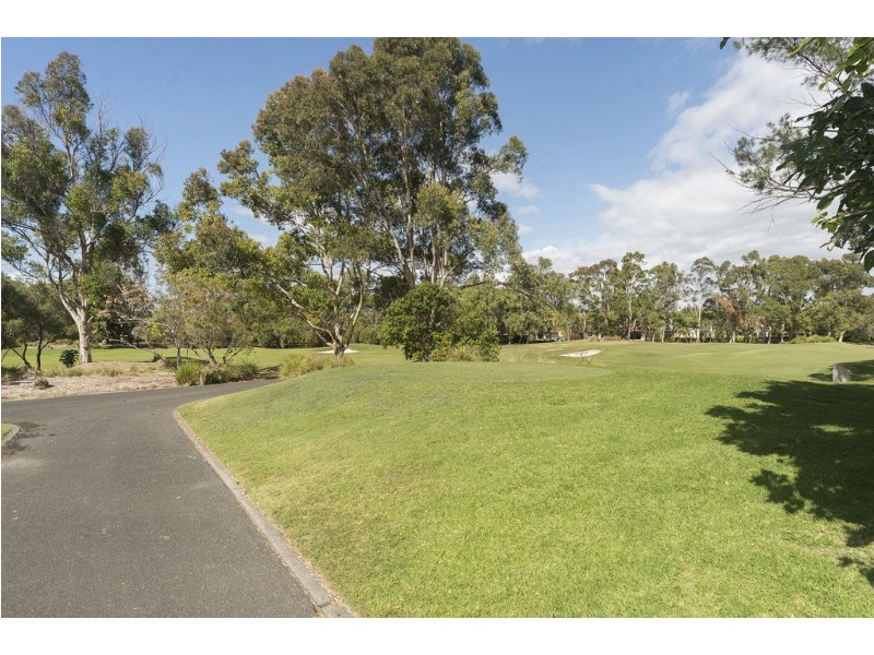 8118 Magnolia Gardens Court, Hope Island QLD 4212