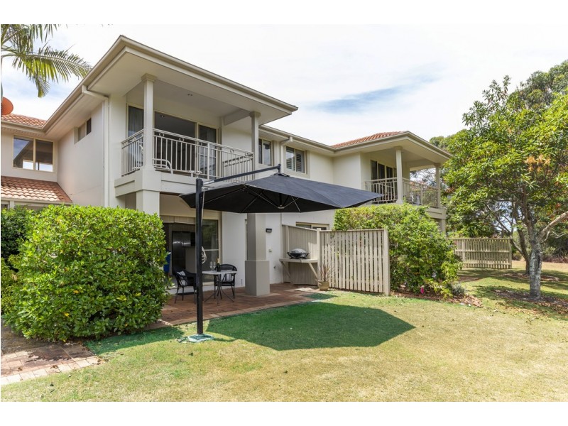 8118 Magnolia Gardens Court, Hope Island QLD 4212