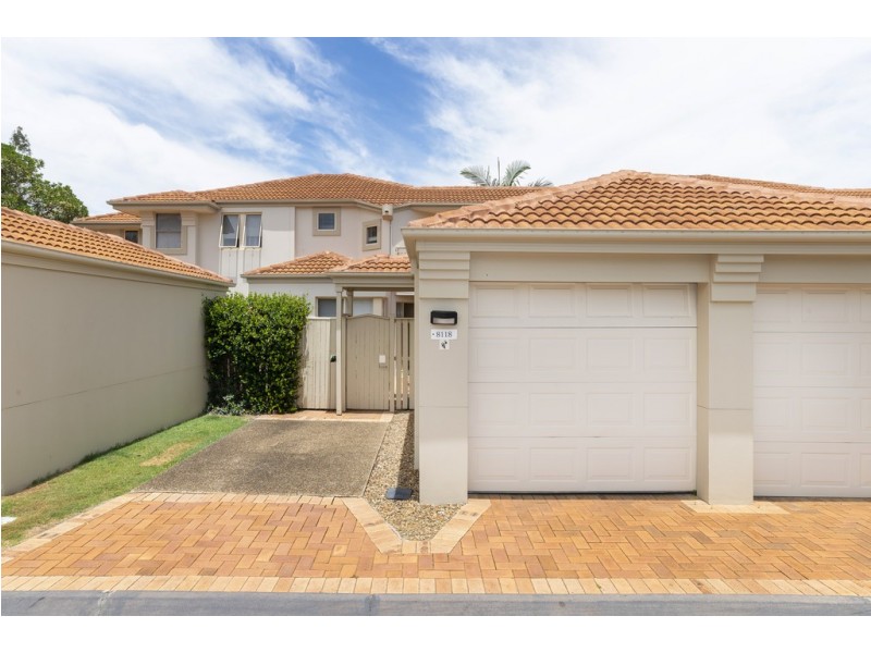 8118 Magnolia Gardens Court, Hope Island QLD 4212