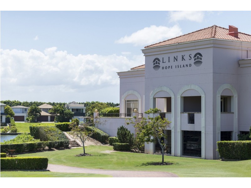 8118 Magnolia Gardens Court, Hope Island QLD 4212