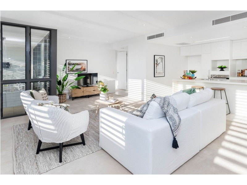 2202/1 Marina Promenade, Paradise Point QLD 4216