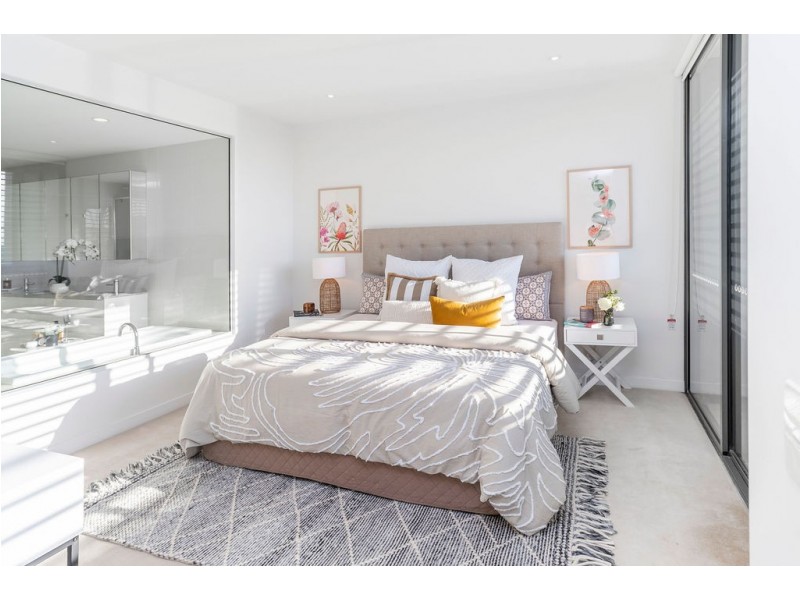 2202/1 Marina Promenade, Paradise Point QLD 4216