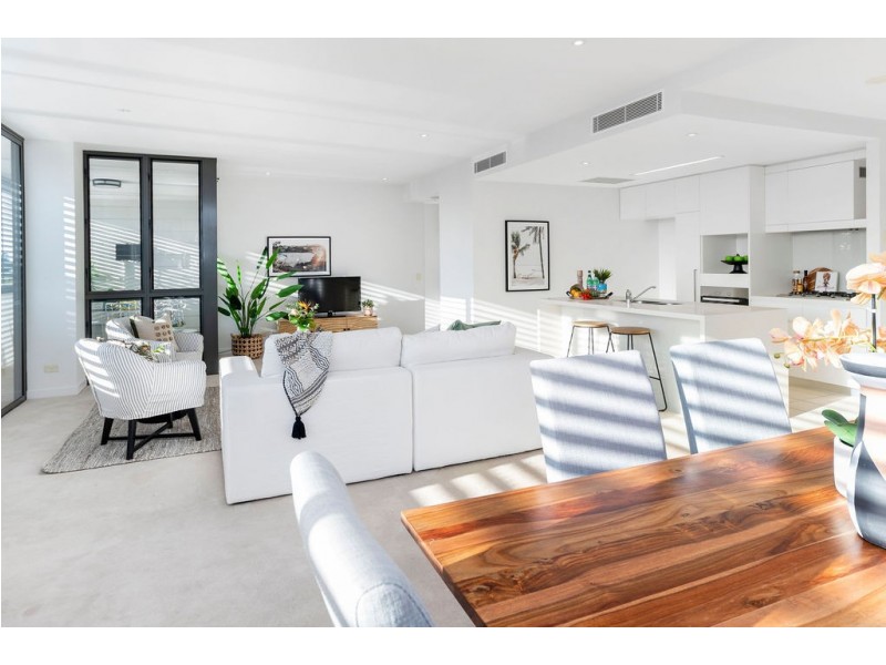 2202/1 Marina Promenade, Paradise Point QLD 4216