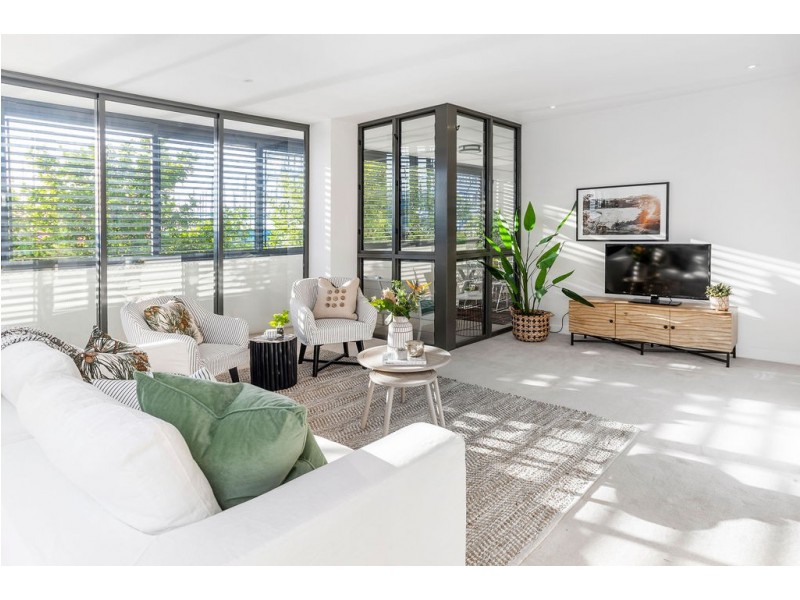 2202/1 Marina Promenade, Paradise Point QLD 4216