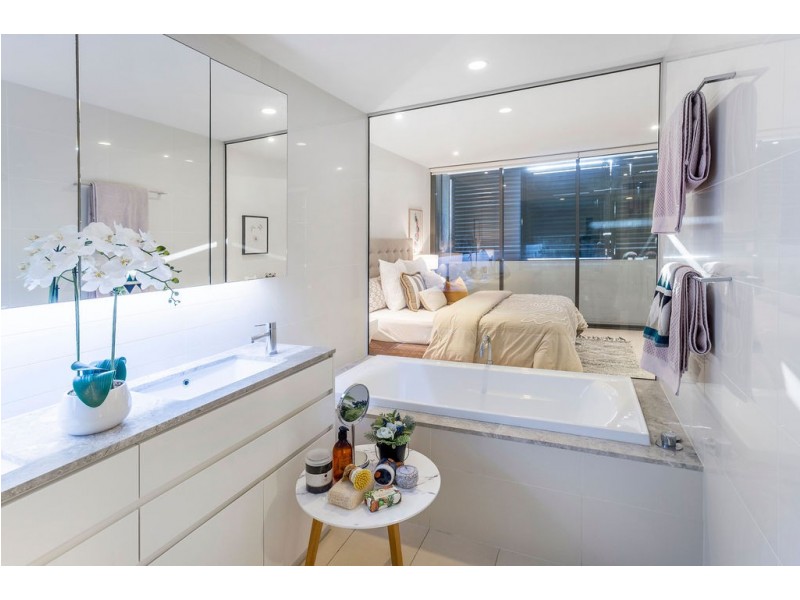 2202/1 Marina Promenade, Paradise Point QLD 4216