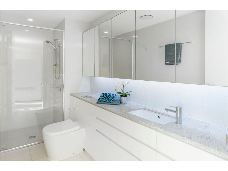 2202/1 Marina Promenade, Paradise Point QLD 4216