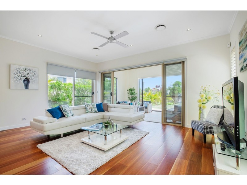 6111 Trasimeno Avenue, Hope Island QLD 4212