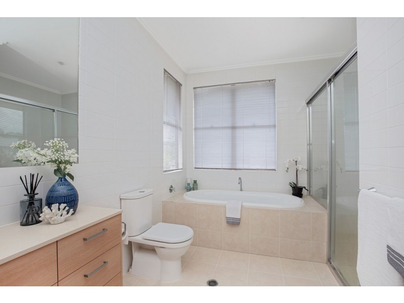 6111 Trasimeno Avenue, Hope Island QLD 4212